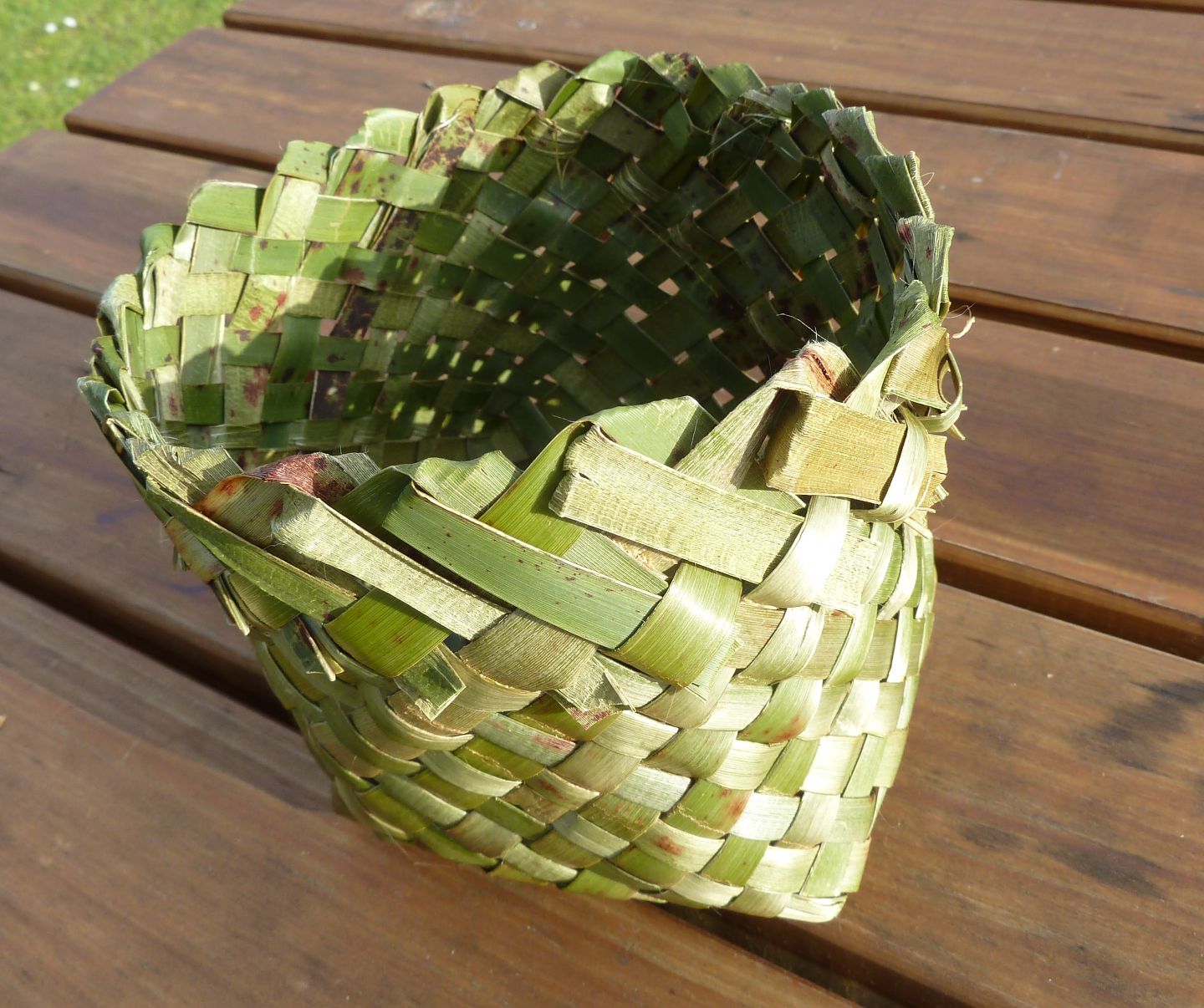 Sandra Pearce Flax weaving in New Zealand