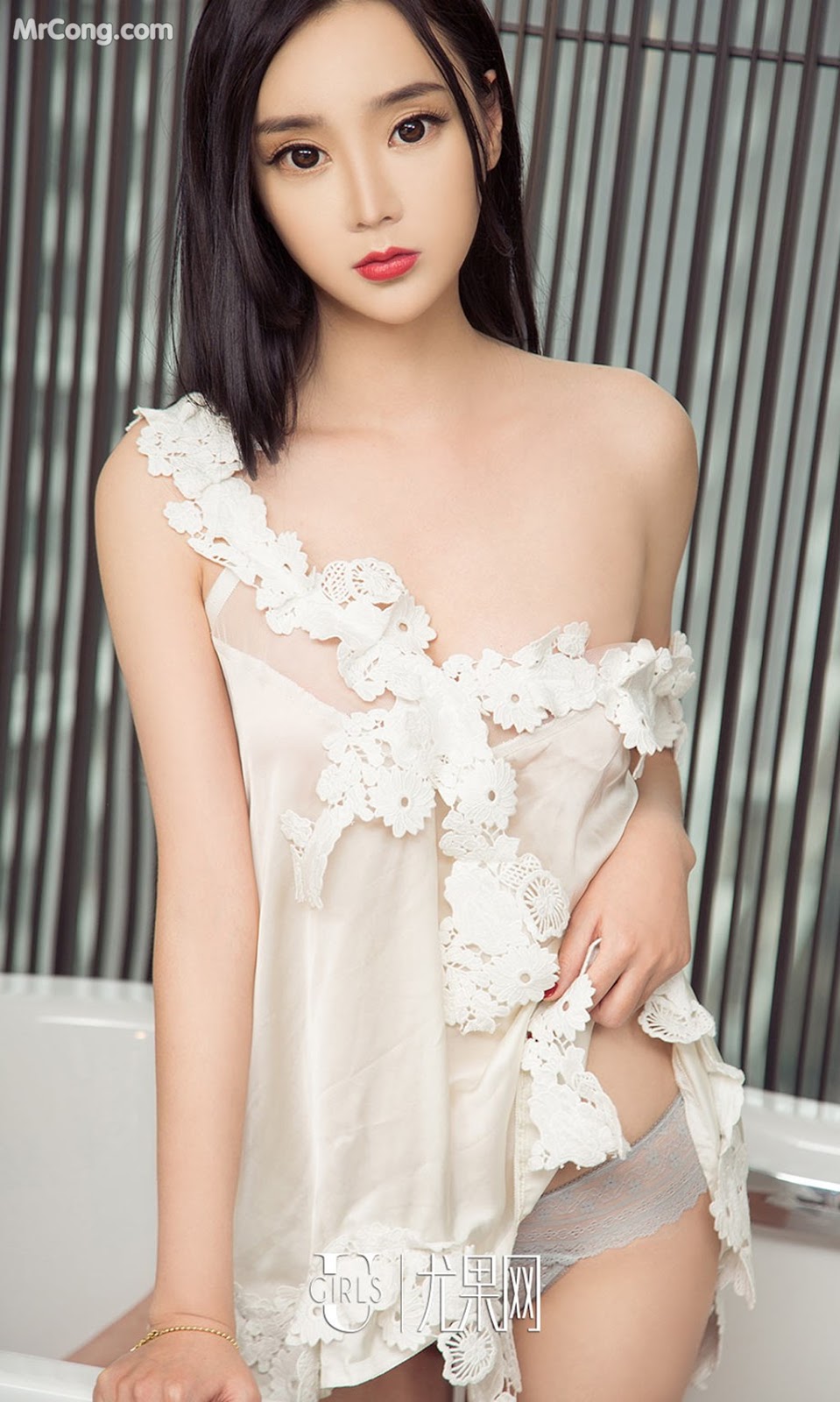 UGIRLS - Ai You Wu App No.1028: Ai Mi Er Model (艾米 儿) (40 photos)