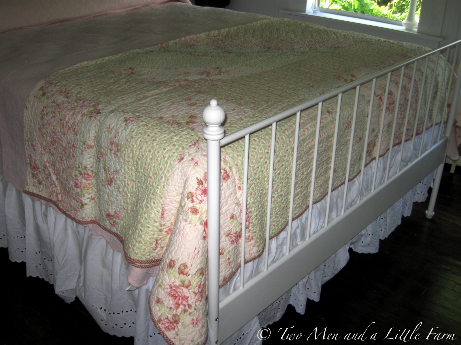 Two Men and a Little Farm GUEST ROOM QUILT, THRIFT STORE FIND