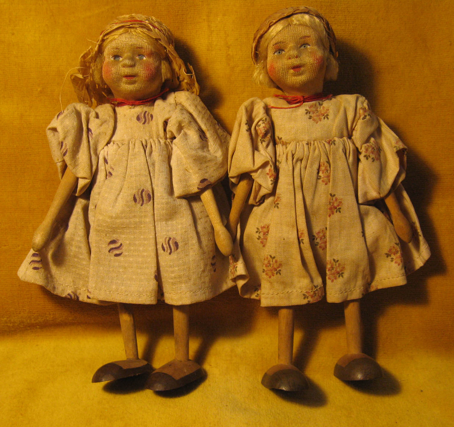 Деревянная кукла одна из первых игрушек. Древние куклы. Куклы в древности. Первые куклы. Первые тканевые куклы.