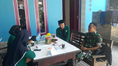 Babinsa Koramil/09 Pituruh, Sambangi Mahasiswa KKN STAINU di Desa Girigondo