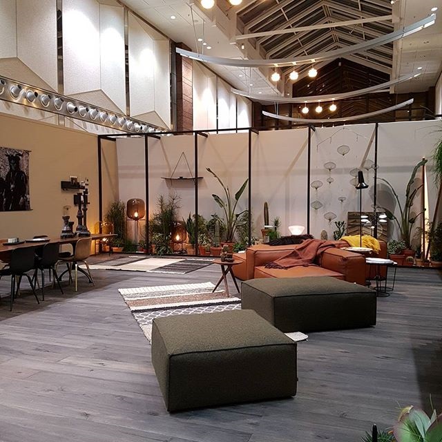 Die Wohngalerie Schon Gemutlich Auf Der Kolner Mobelmesse Imm Cologne 17