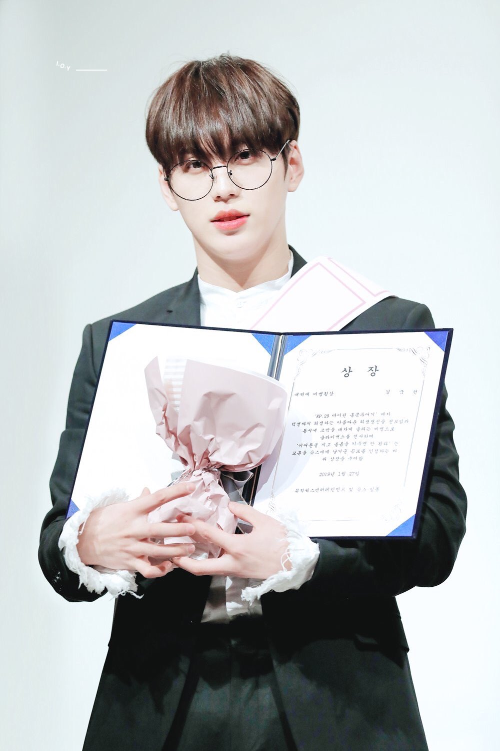 셀카보다 남이 찍어준 사진이 더 잘나오는 아이돌.JPG | 인스티즈