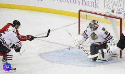 blackhawks Corey Crawford shines again in net