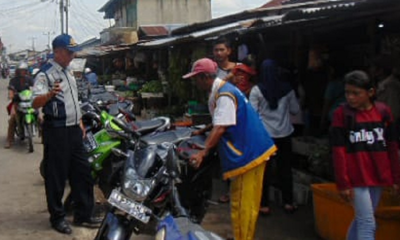 Jaga Lalulintas Jelang Lebaran, Dishub Turunkan Petugas di Pasar Sekadau Jaga Lalulintas Jelang Lebaran, Dishub Turunkan Petugas di Pasar Sekadau