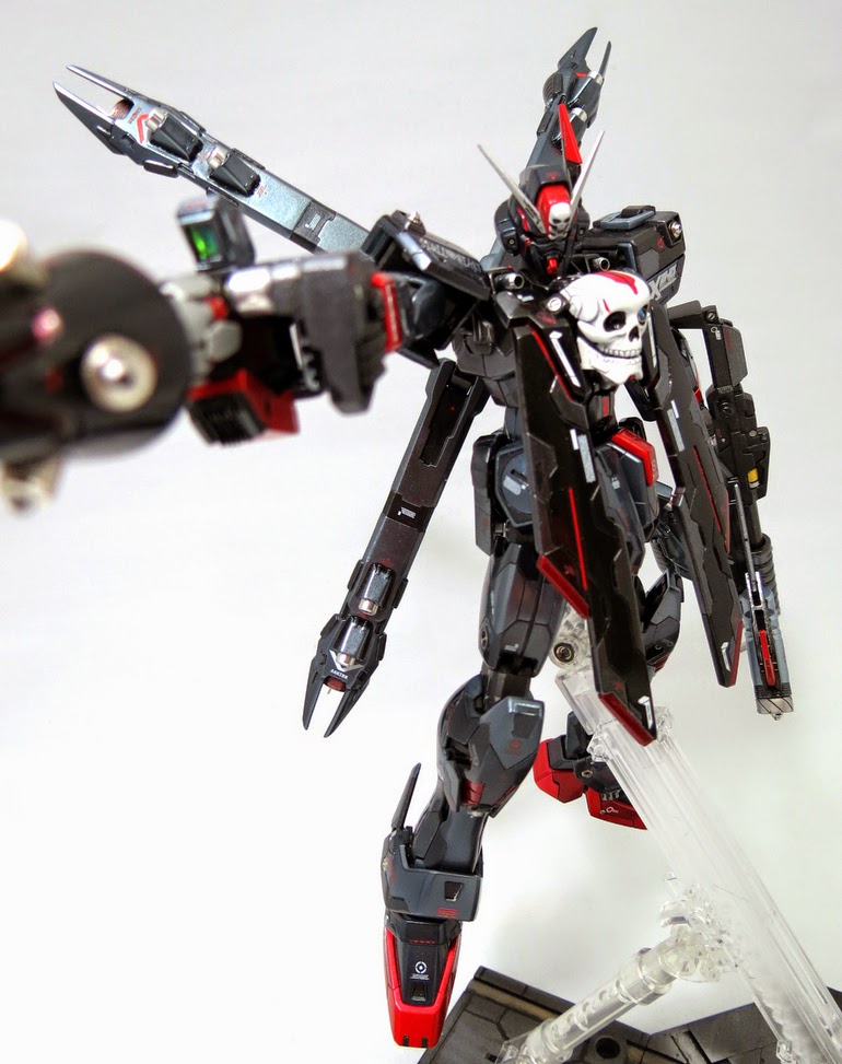 BANDAI MG Gundam 1/100 Crossbone Full Cloth - Modellbausatz Für Echte Fans