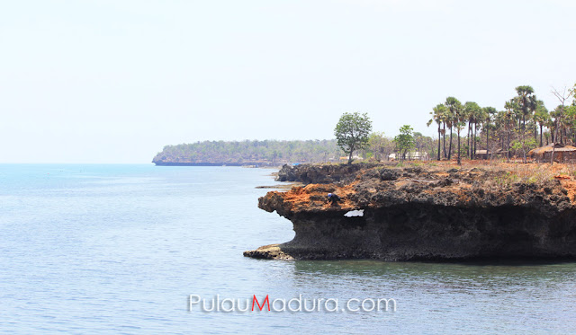Obyek Wisata Pantai Ropet di Pulau Gili Iyang - Sumenep - Gerbang Pulau