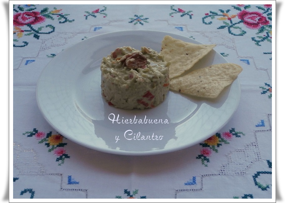 Hierbabuena y Cilantro TARTAR DE AGUACATES Y PALITOS DE SURIMI