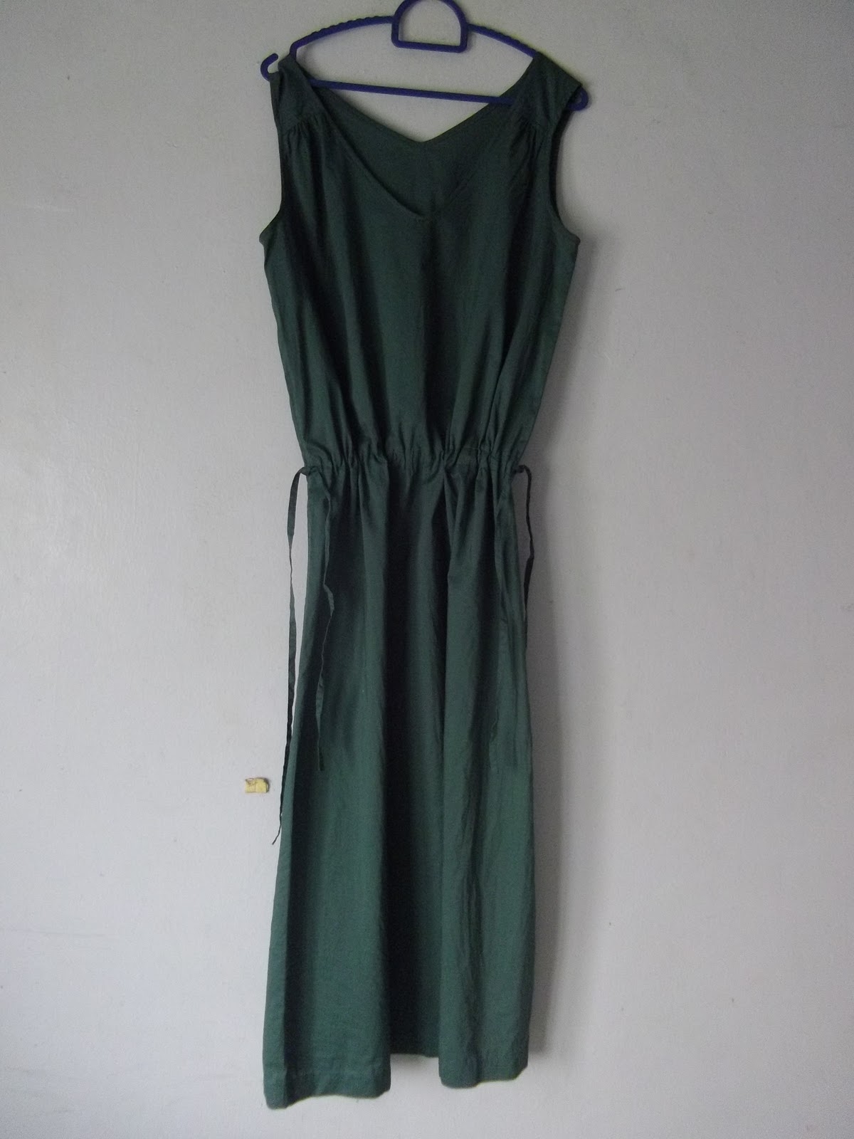 disco pocket: DARK GREEN PLAIN COTTON MAXI DRESS