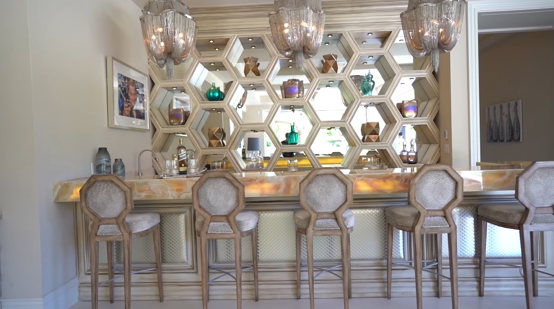 43 Interior Design Photos vs. FaZe Rug's New Luxury Mansion Tour In 2020