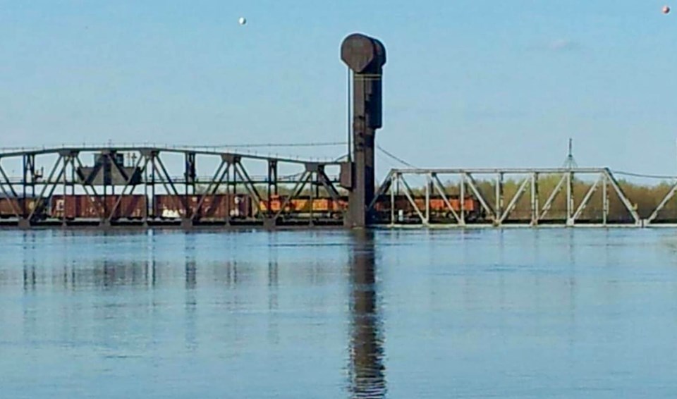 Industrial History BNSF/CB&Q Bridge over Illinois River at Beardstown, IL