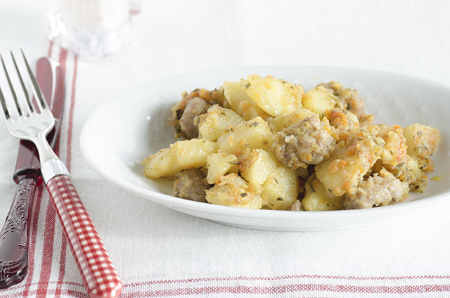 Patate stufate con salsiccia