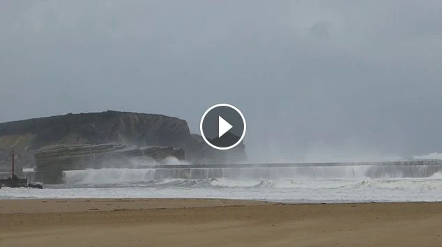 Temporal olas y viento en Gorliz 20171227