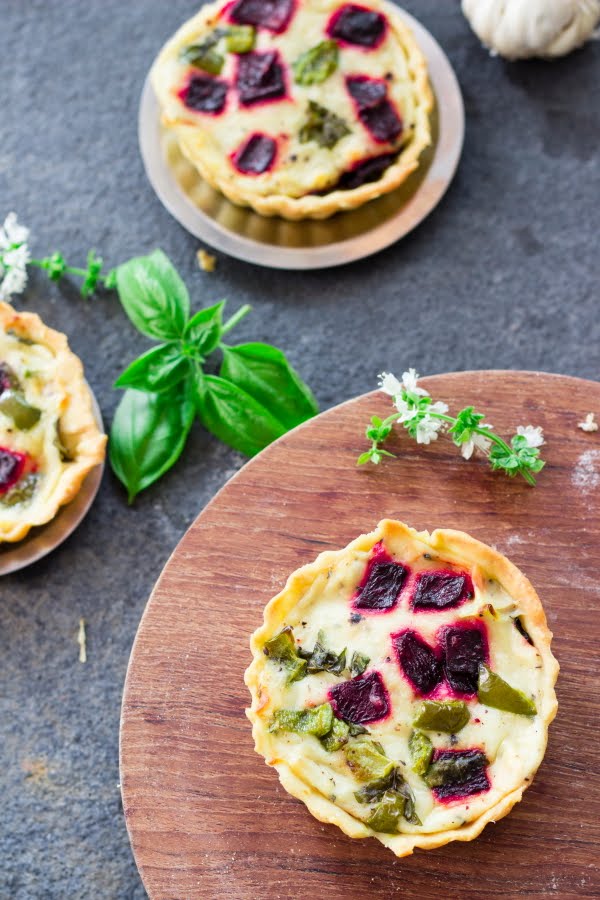 How to make eggless vegetarian beetroot and blue cheese quiche at www.oneteaspoonoflife.com