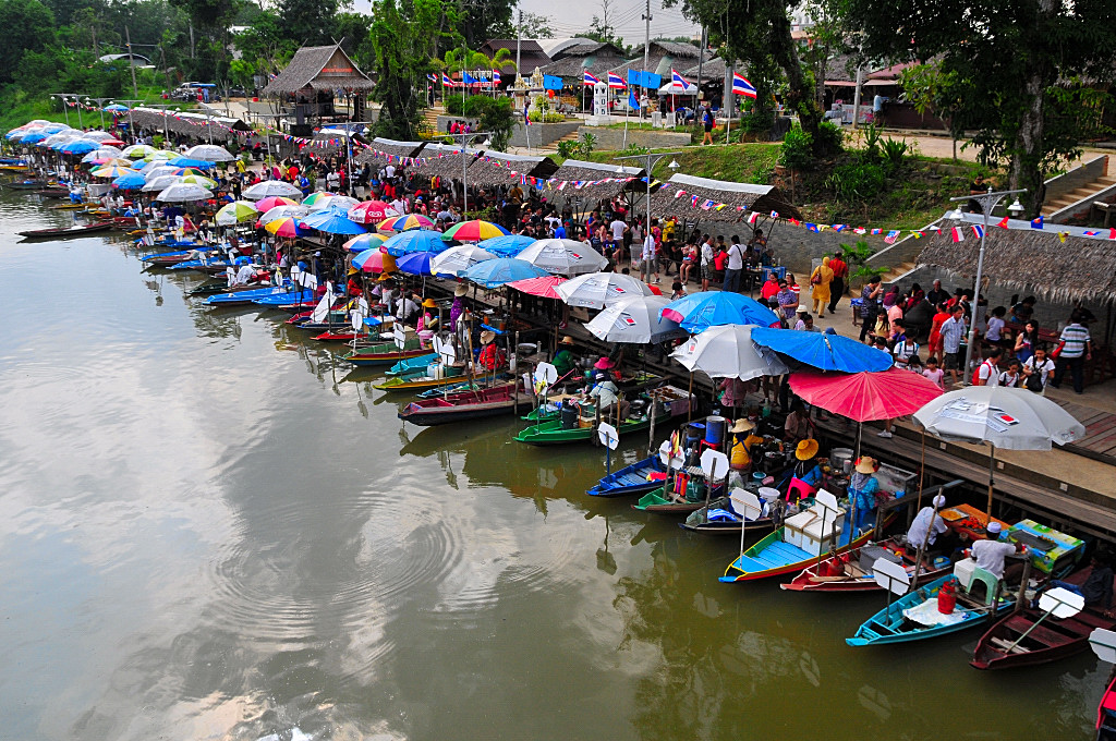 The Life Journey in Photography Floating Market Hat Yai, Thailand