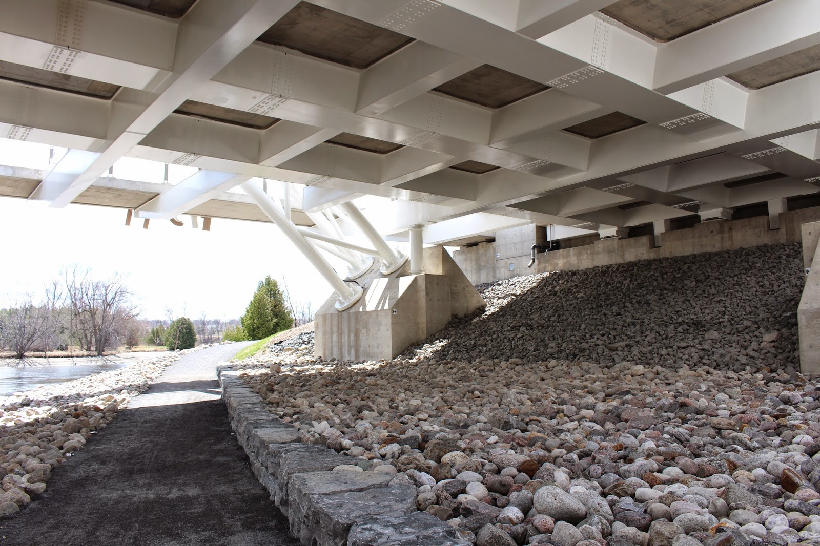 Memorials in Ottawa: Vimy Memorial Bridge
