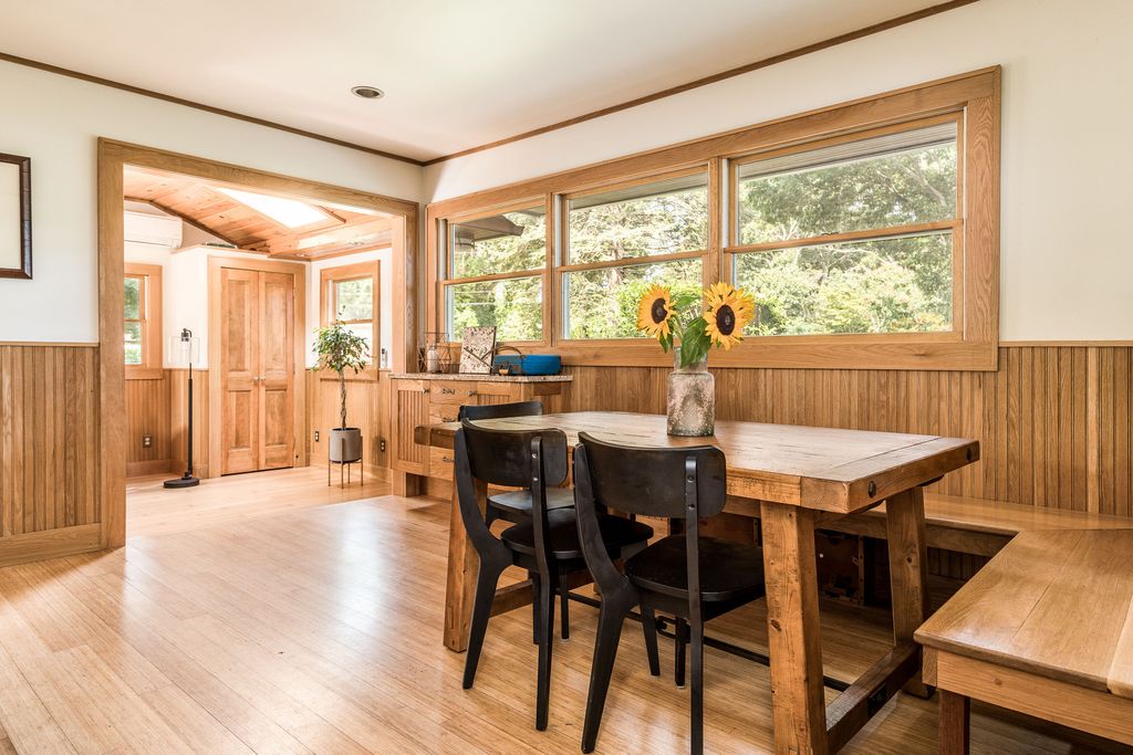 Montauk Cottage (950 Sq Ft) [ TINY HOUSE TOWN ]