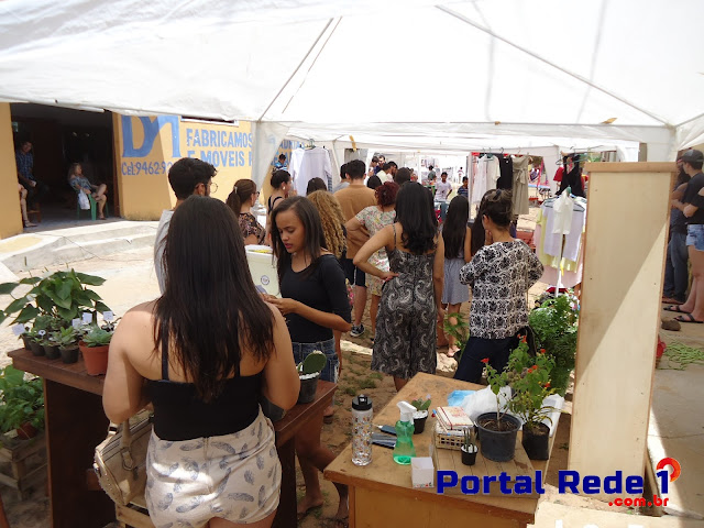 Jovens realiza feirinha da Vila em Pedro II A primeira edição da Feirinha da Vila foi realizada na manhã deste sábado (17/03).