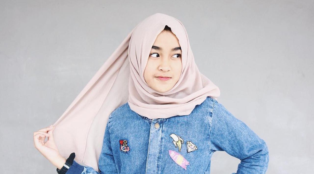 5 Gaya Busana Hijab yang kekinian yang di pakai anak 
