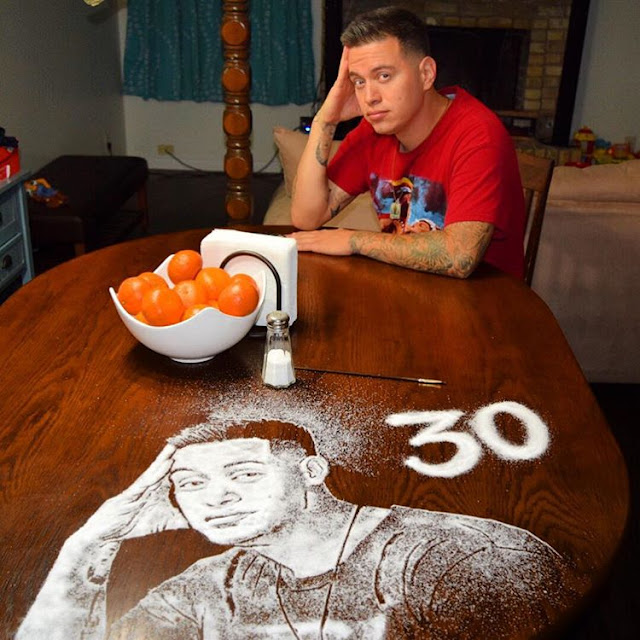 Tak Hanya Untuk Bumbu Masak, Pria Ini Menggunakan Garam Sebagai Alat Membuat Seni Lukis Tak Hanya Untuk Bumbu Masak, Pria Ini Menggunakan Garam Sebagai Alat Membuat Seni Lukis