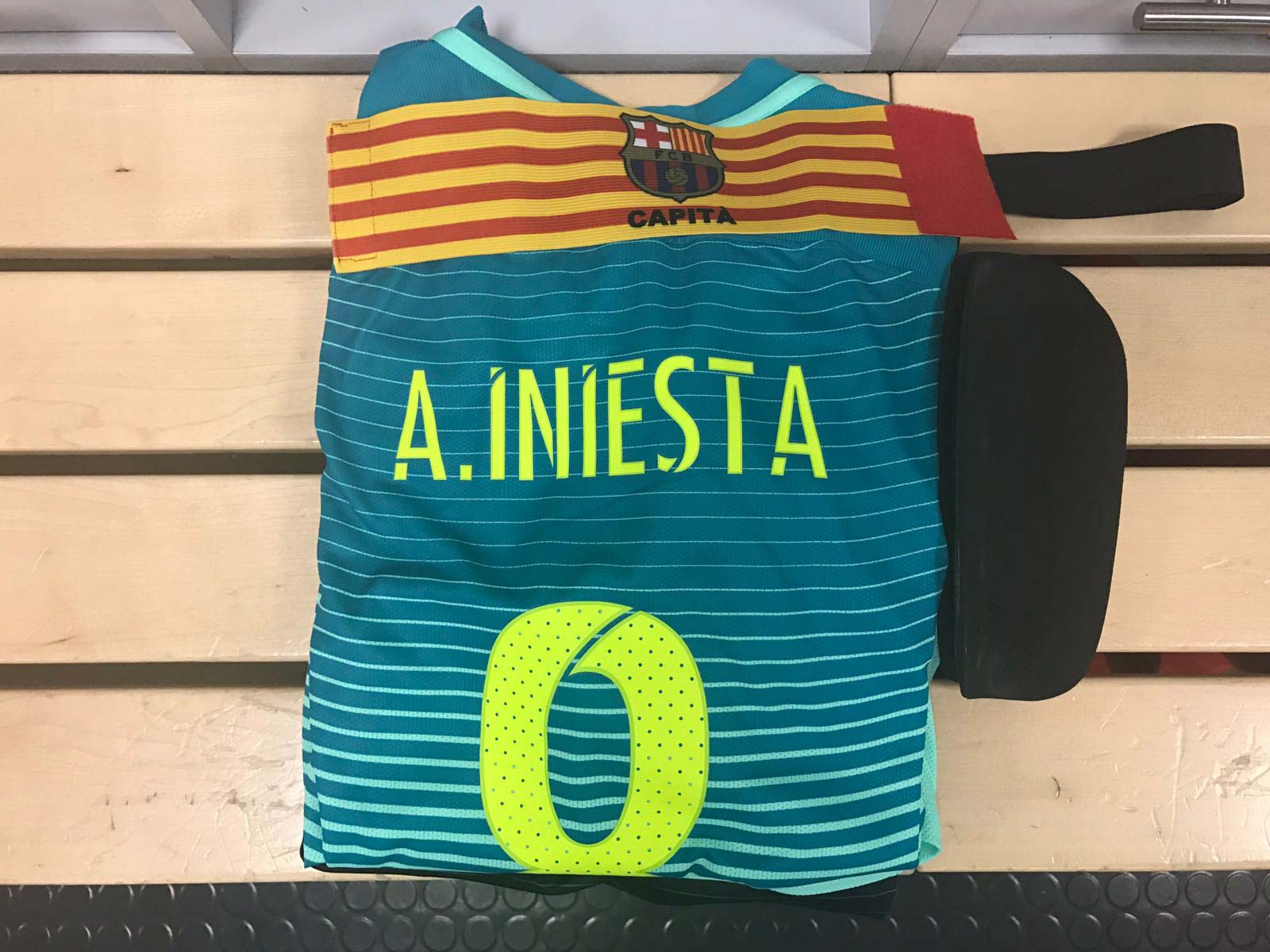 On Pitch Barcelona 16 17 Third Kit Footy Headlines