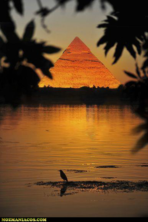 Pirâmide e Esfinge ao Pôr do Sol