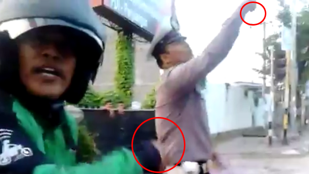 Video: Sopir Gojek Nyaris Baku Hantam dengan Polisi, Ini Penyebabnya! Video: Sopir Gojek Nyaris Baku Hantam dengan Polisi, Ini Penyebabnya!