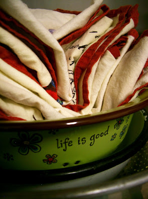holiday colanders and napkins linda nelson at the createaerie