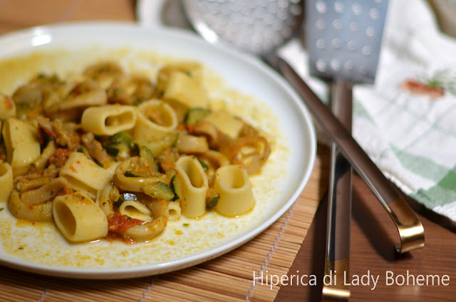 hiperica_lady_boheme_blog_di_cucina_ricette_gustose_facili_veloci_primi_piatti_pasta_calamarata_con_calamari_e_zucchine_2