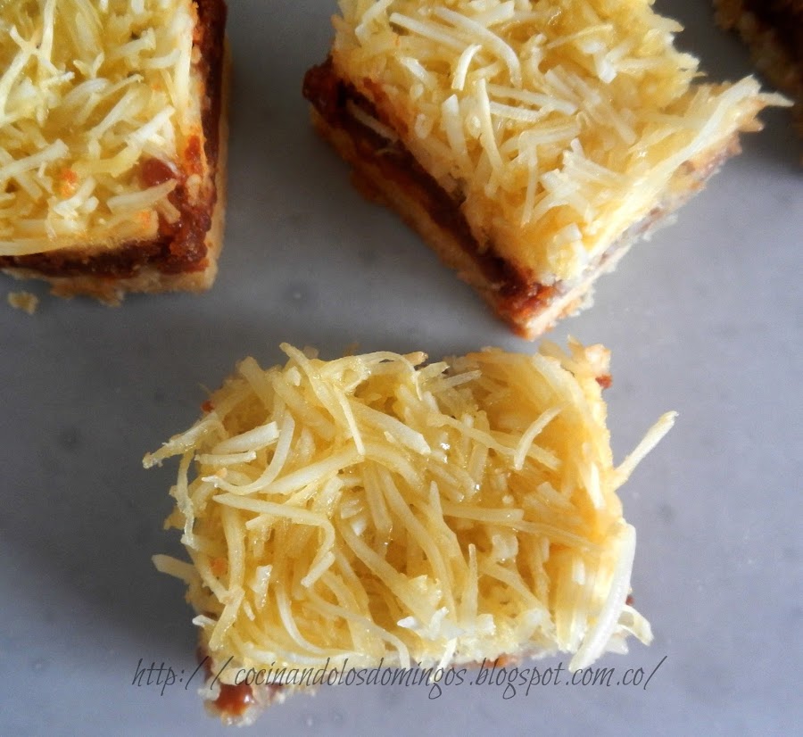 Cuadrados de coco y dulce de leche