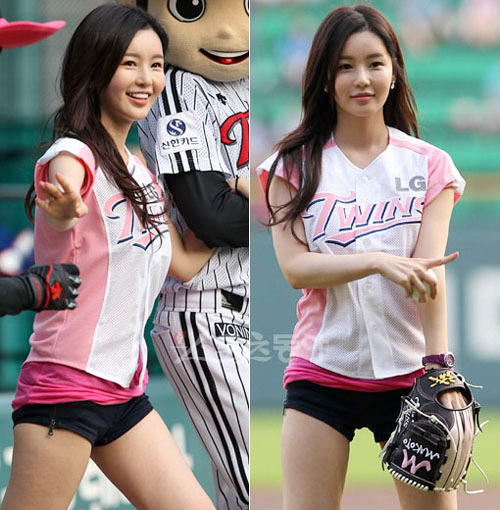 Korean singer Nam Gyu Ri wears a super short pant at Jamsil Stadium in