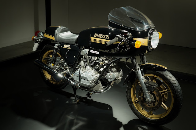 Ducati 900 Super Sport Bike Luxury Modern Motorcycle HD Wallpaper Ducati 900 Super Sport Bike Luxury Modern Motorcycle HD Wallpaper