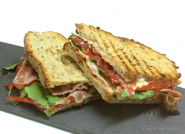 Sandwich bacon mostaza