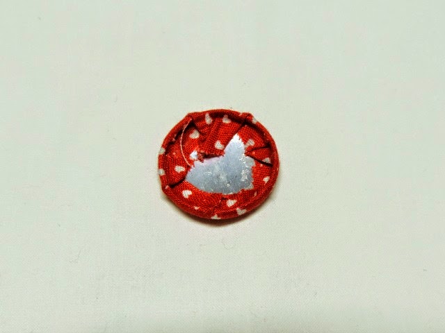 Tutorial para decorar un una corona de Navidad de porexpán con botones forrados y yo-yos