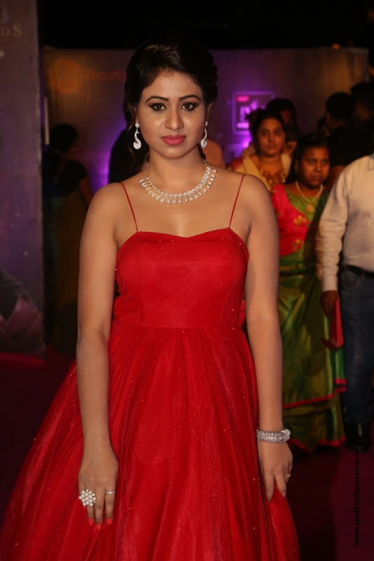 Manali Rathod at Zee Apsara Awards