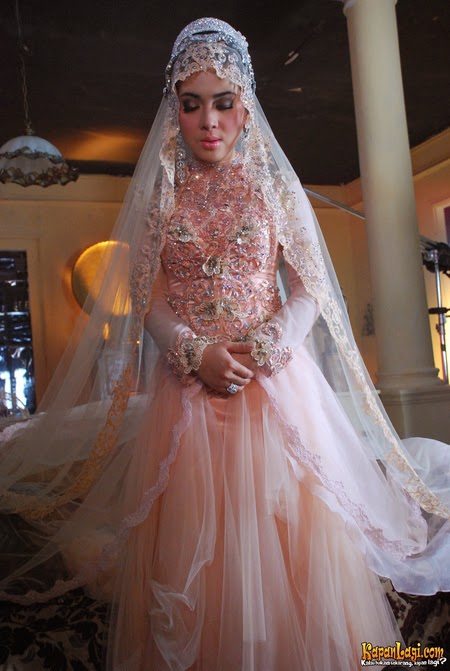 Kebaya Gaun Cantik Ala Syahrini Kebaya Gaun Cantik Ala Syahrini