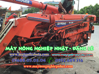 Bán máy gặt tăng đơ Kubota R1-30 cho khách hàng tại Nam Đàn Nghệ An