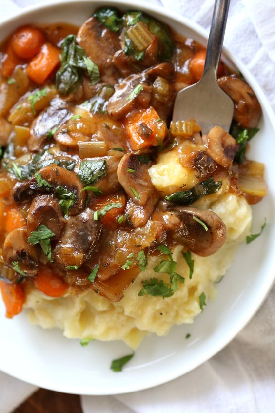 VEGAN MUSHROOM BOURGUIGNON WITH POTATO CAULIFLOWER MASH – INSTANT POT #vegan #veganrecipes #veggies #vegetarianrecipes #mushroom #bourguignon #potato #cauliflower #mash #instantpot VEGAN MUSHROOM BOURGUIGNON WITH POTATO CAULIFLOWER MASH – INSTANT POT #vegan #veganrecipes #veggies #vegetarianrecipes #mushroom #bourguignon #potato #cauliflower #mash #instantpot