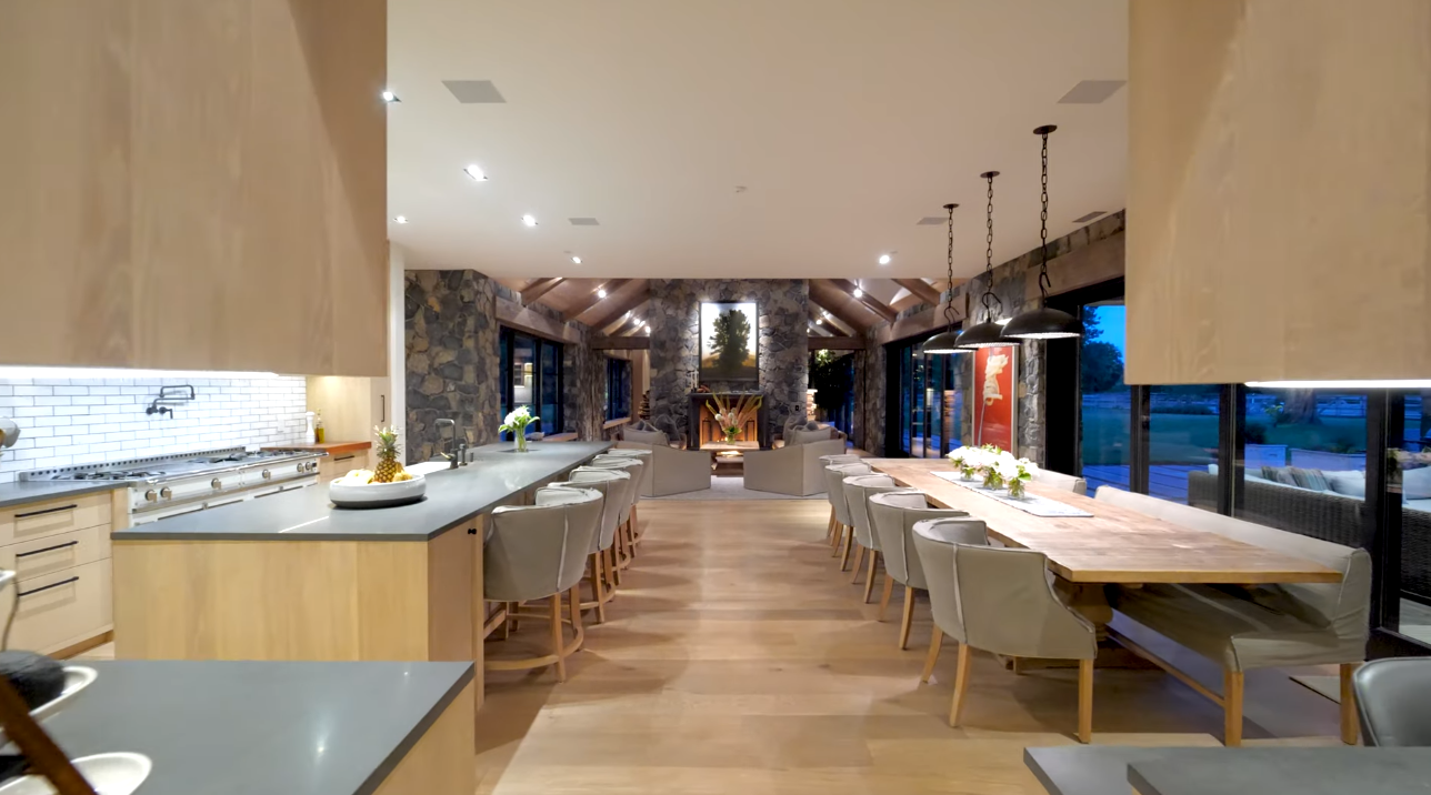19 Photos vs. Napa Valley-Inspired Luxury Estate in the Heart of Vancouver | Modern Architecture Home - Luxury House & Interior Design Tour 19 Photos vs. Napa Valley-Inspired Luxury Estate in the Heart of Vancouver | Modern Architecture Home - Luxury House & Interior Design Tour