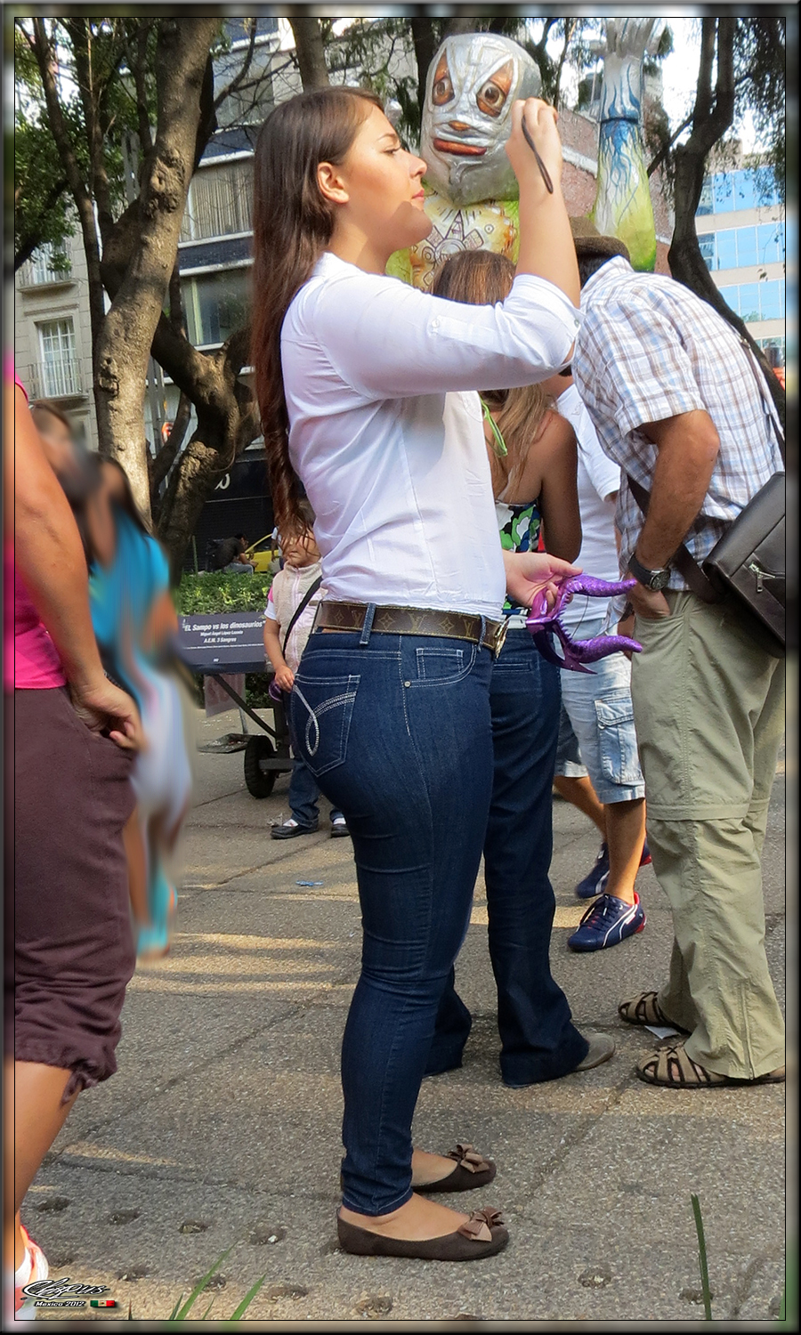 mujeres maduras nalgonas en jeans Mujeres bellas en la calle.