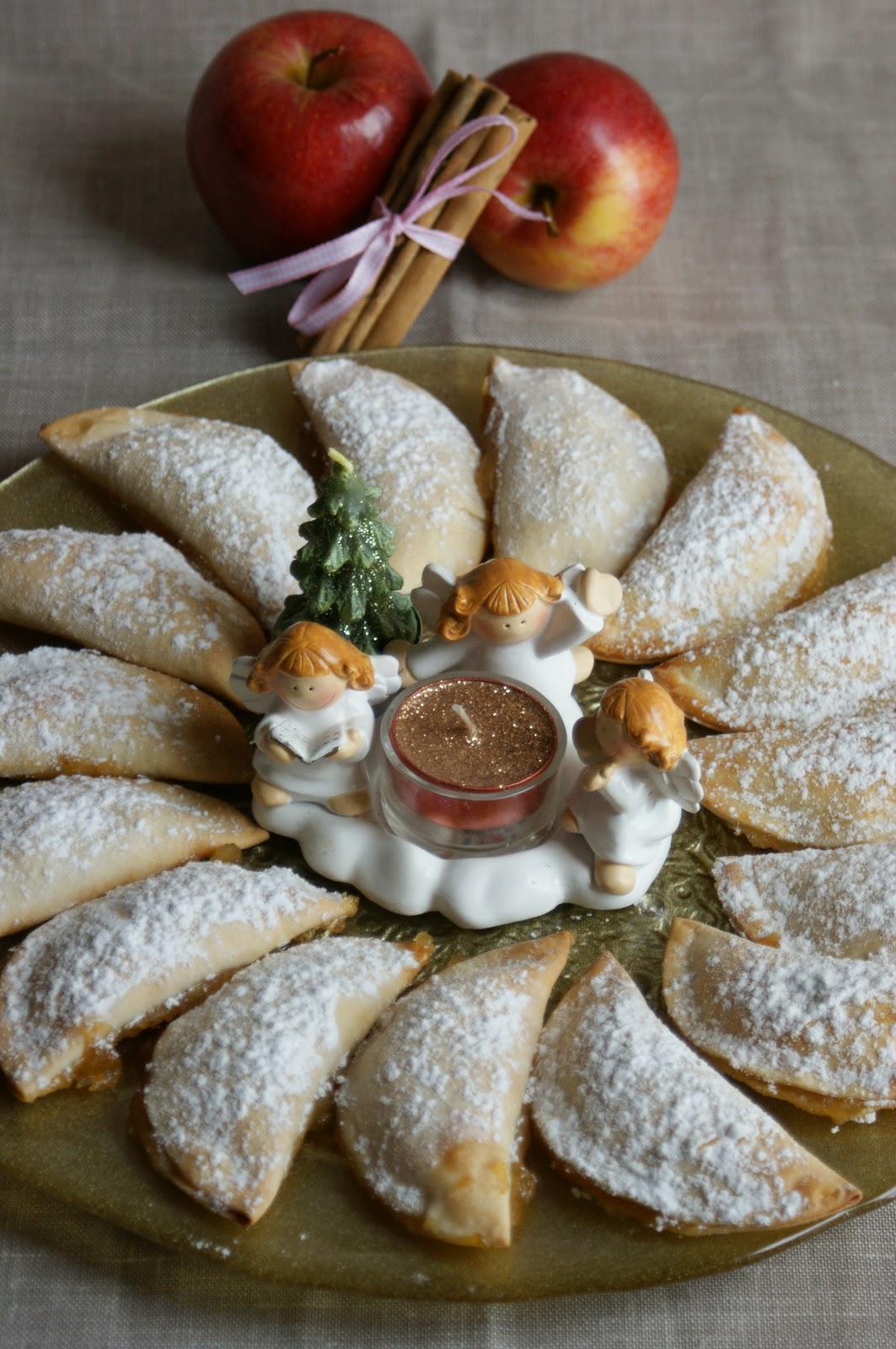 Aroma a canela y limón: EMPANADILLAS DE MANZANA CON CANELA