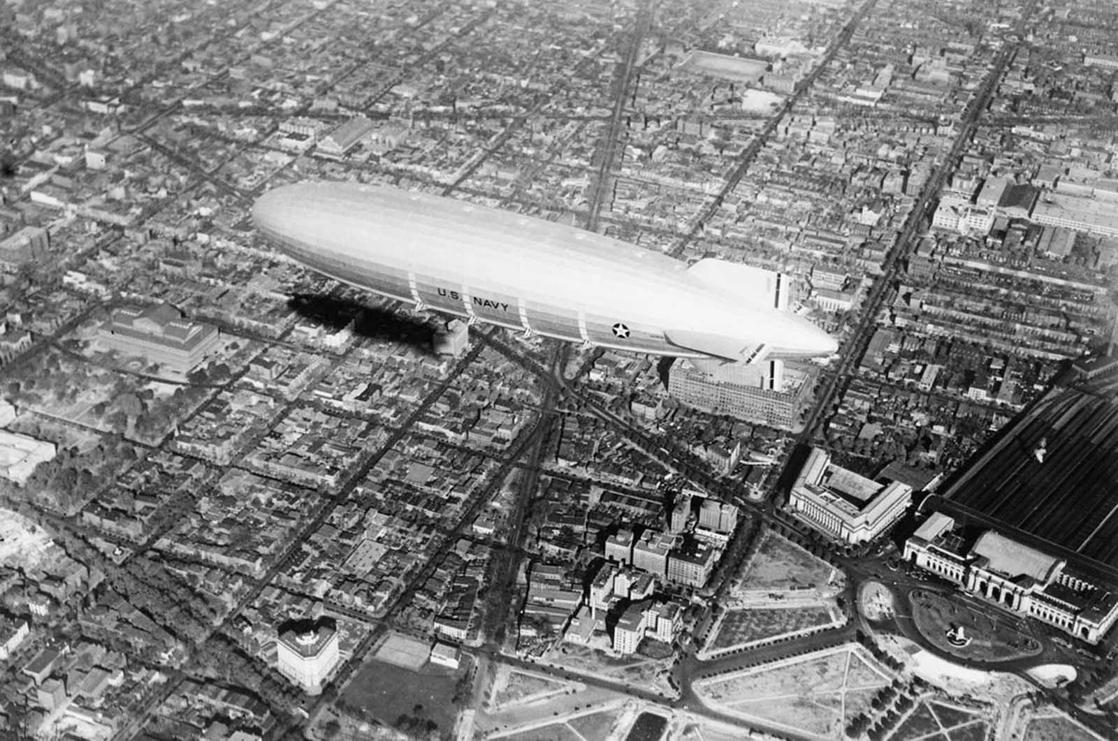 Aerial view of the USS Akron over Washington, District of Columbia, in 1931, with the long north diagonal of New Jersey Avenue bisected by the balloon and Massachusetts Avenue seen just beneath the ship.