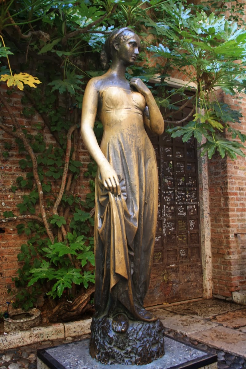 Juliet statue by Nereo Costantini, Verona