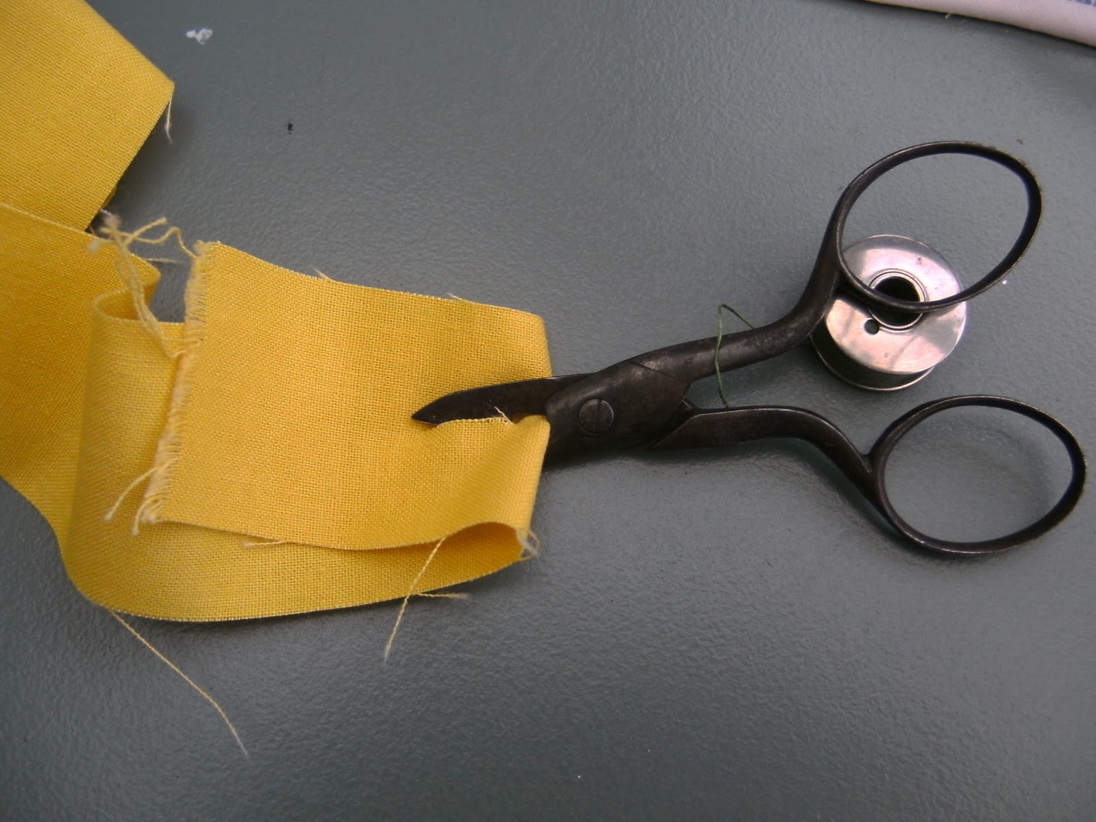 Granny's Button Box Vintage Buttonhole Scissors