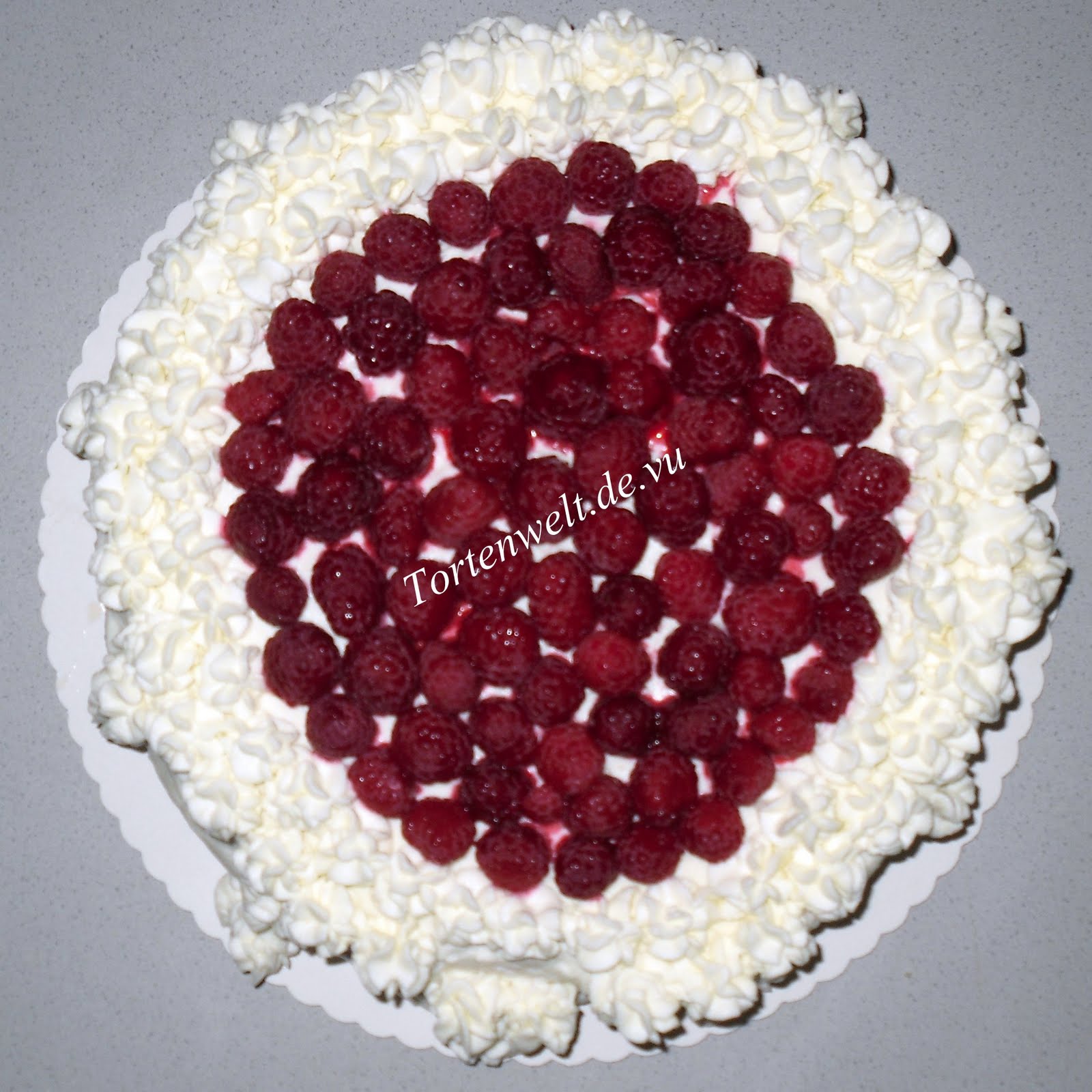 Meine Tortenwelt: Sahne-Quark-Torte mit Himbeeren