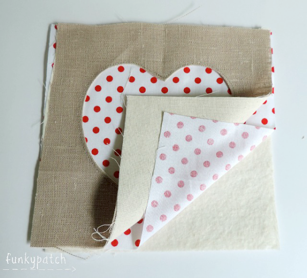 Como hacer un mug rug o posa vasos con corazones