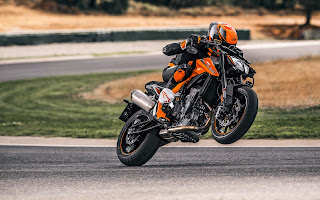 KTM-Duke-790-caballito KTM-Duke-790-caballito