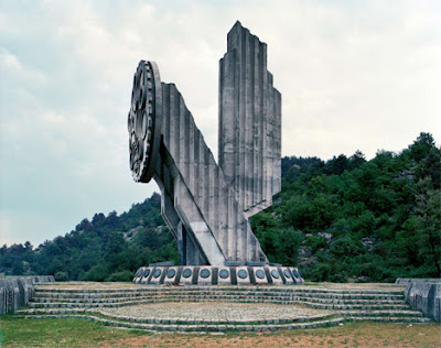 reliquia monumental de la antigua  Yugoslavia.