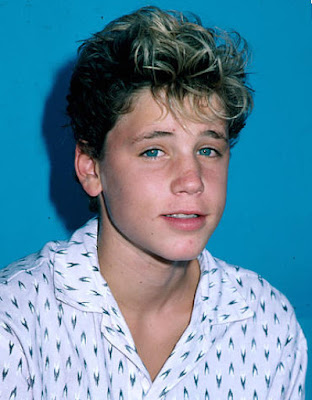 corey haim 1980s famosos sheen illuminati happened sexo goonies 45th remembering edad menor acusado tener feldman dominick brascia pneumonia
