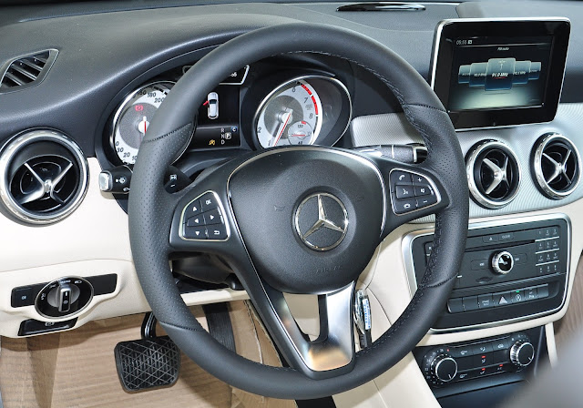 Tay lái Mercedes GLA 200 Tay lái Mercedes GLA 200 đa chức năng 3 chấu bọc da cao cấp